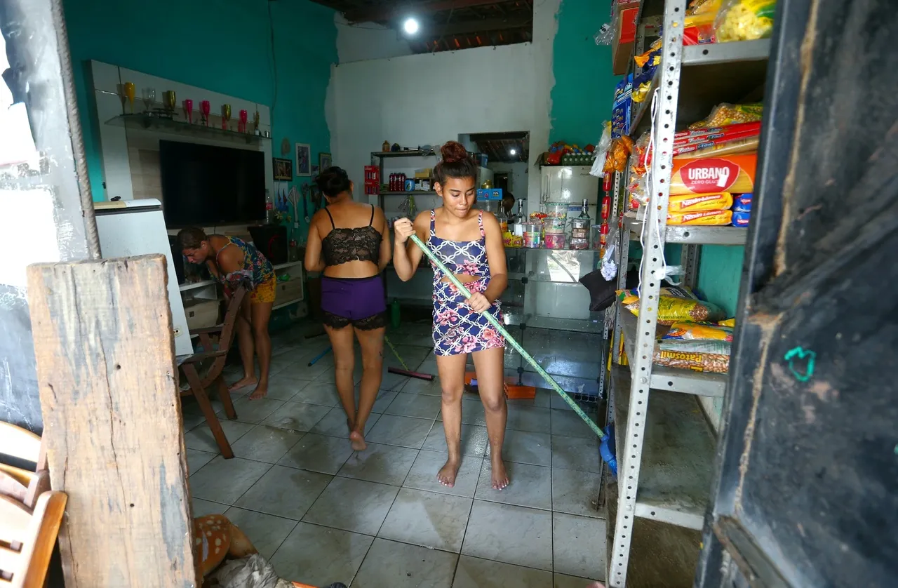 Famílias e amigos se reuniram para enfrentar situação