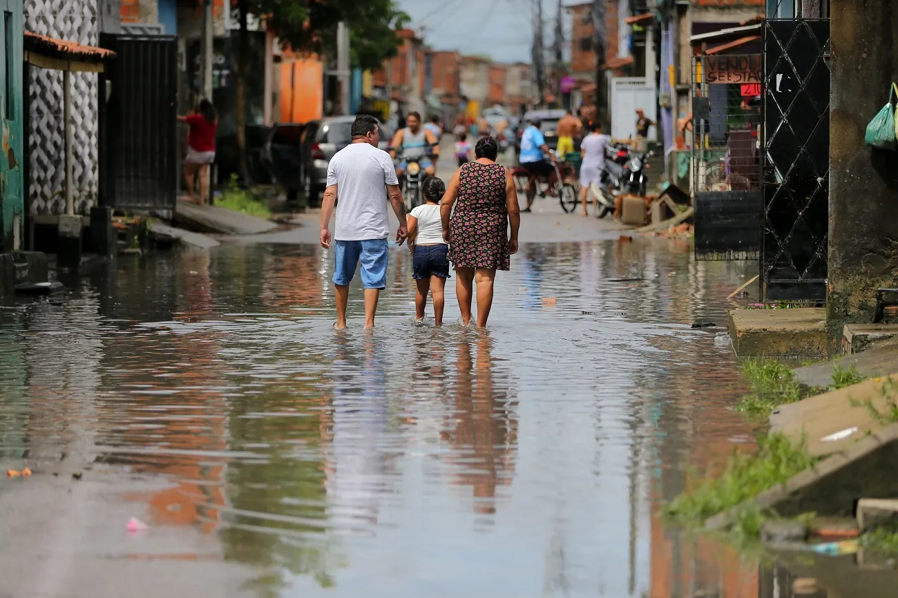 Moradores de comunidades próximas de leitos de rios são as que mais sofrem com alagamentos