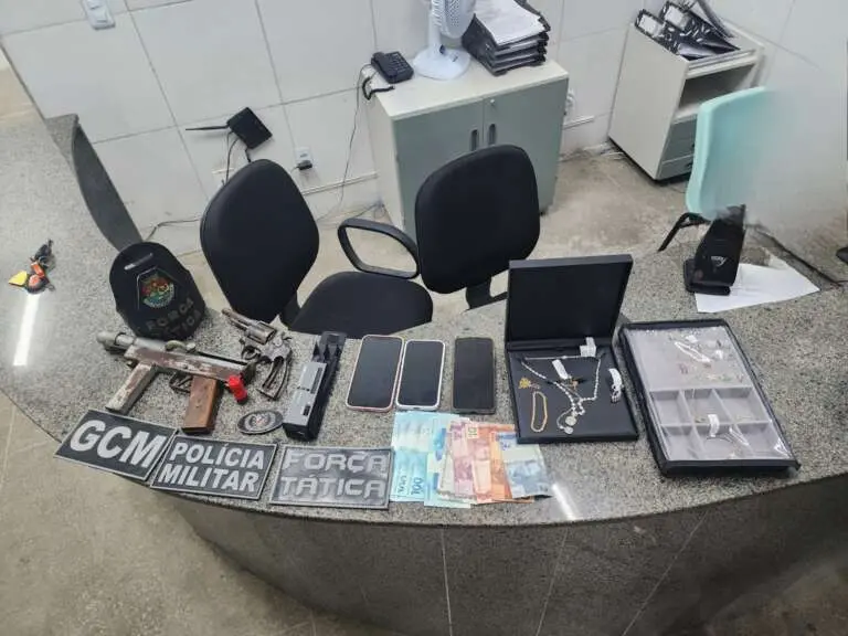 Imagem da notícia: Joias avaliadas em R$ 500 mil são recuperadas pela PMCE; suspeito é preso 