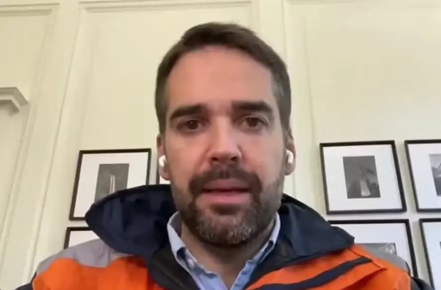 Imagem da notícia: Eduardo Leite é criticado por afirmar que doações estão atrapalhando comércio do RS