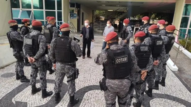 Imagem da notícia: Saiba quanto PMs presos cobravam em extorsões e na venda de drogas e armas em Fortaleza