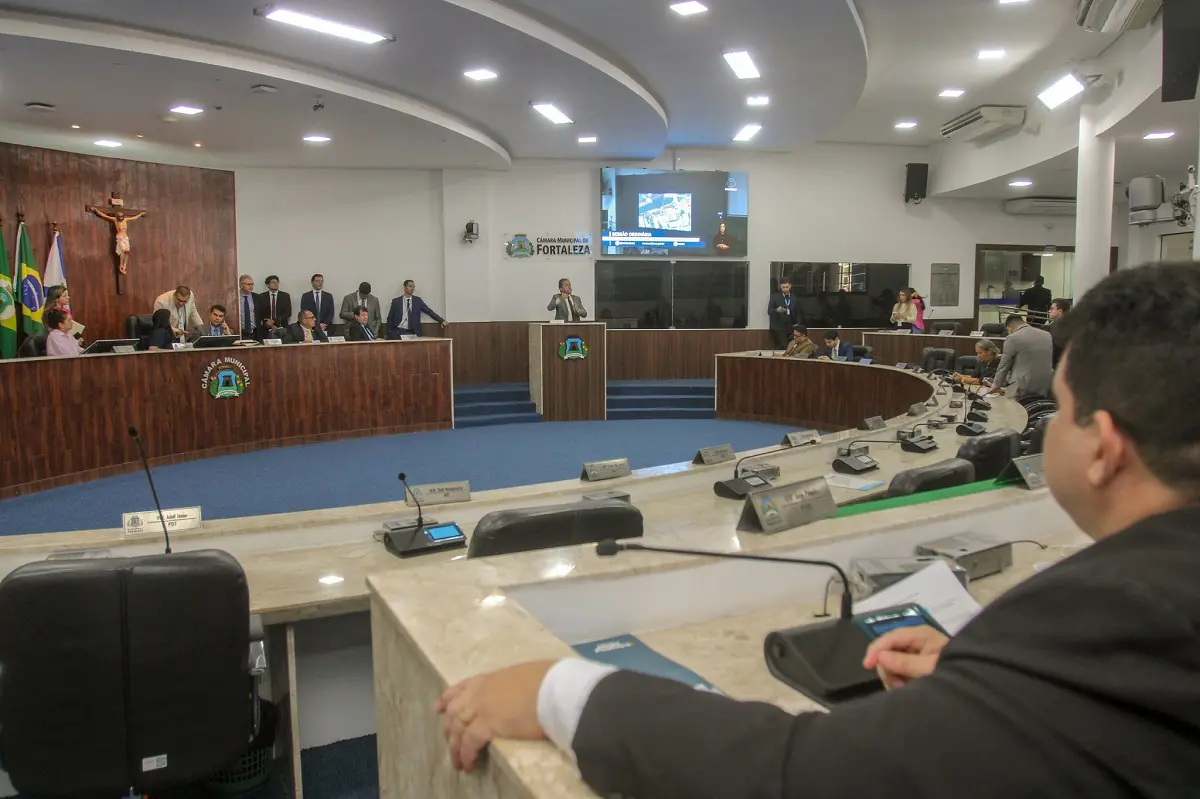Imagem da notícia: Vereadores de Fortaleza aprovam título de cidadão para general que defendeu atos antidemocráticos