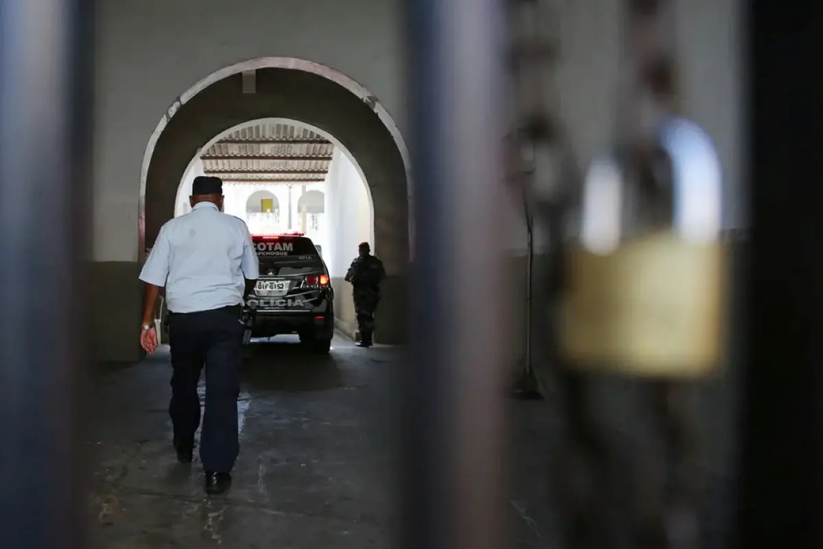 Imagem da notícia: PMs são condenados por cobrarem R$ 20 mil para não prender homem que consertava respiradores 