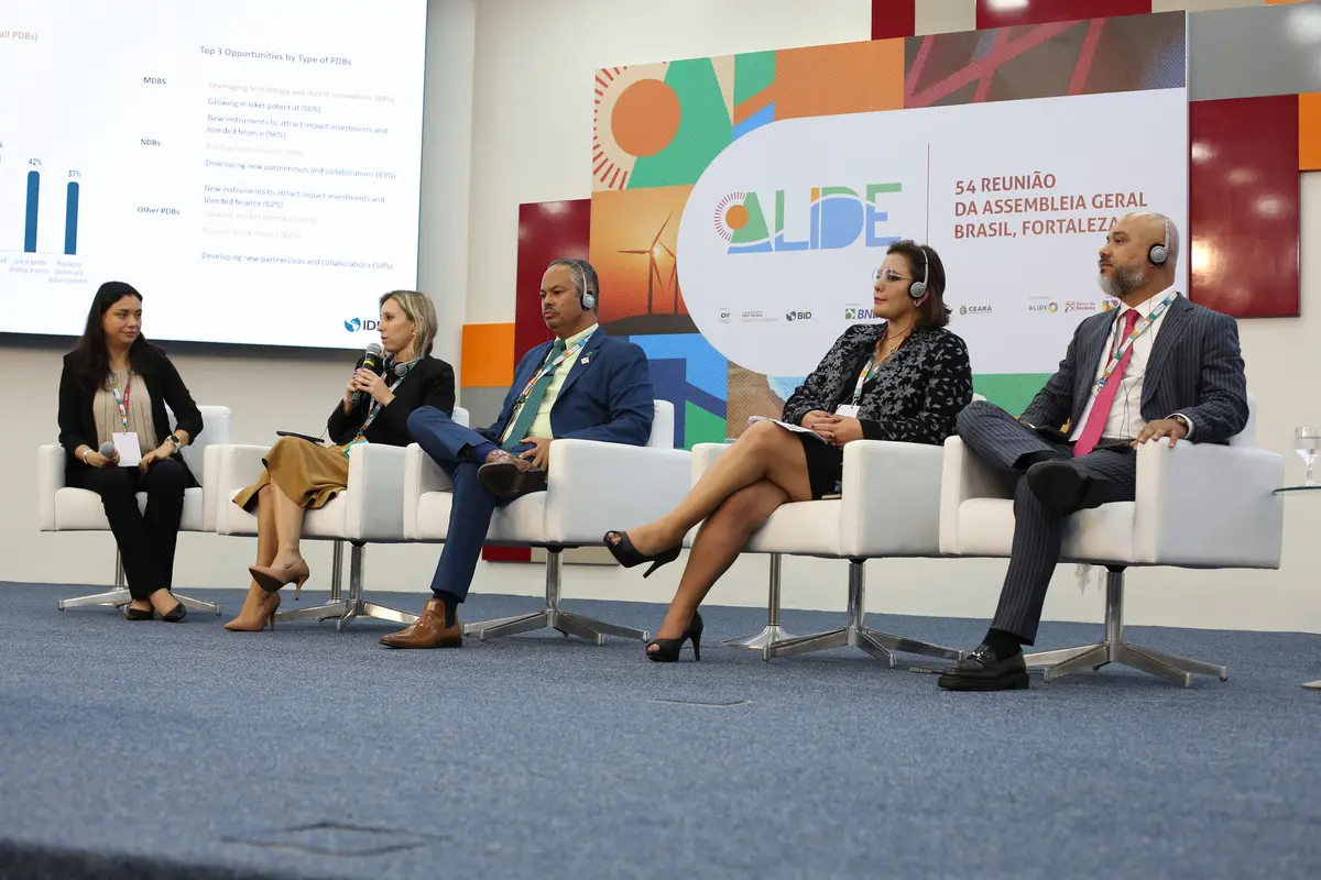 Pessoas no Painel.