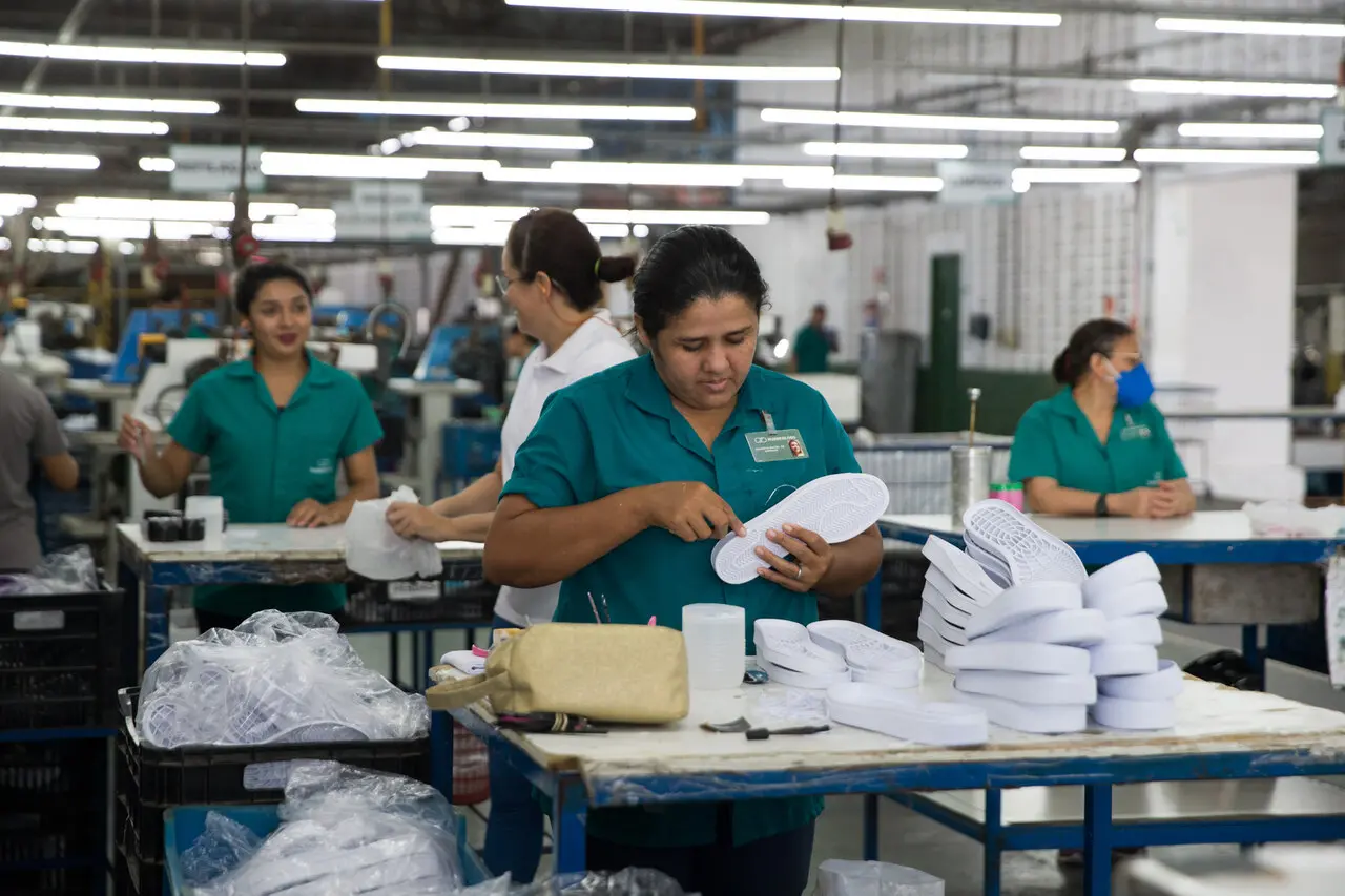 Imagem da notícia: Entenda como a Argentina e a Ásia derrubaram em 26% a exportação de calçados no Ceará