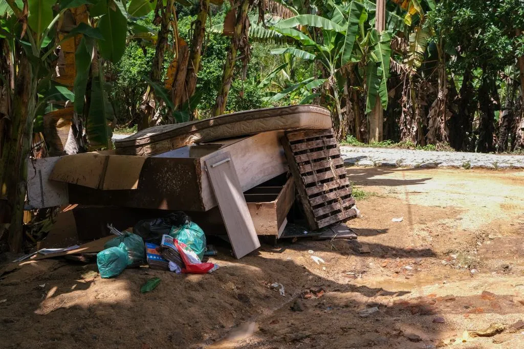 Inundação em comunidade de Uruburetama, no Ceará, em março de 2023, deixou prejuízos à população