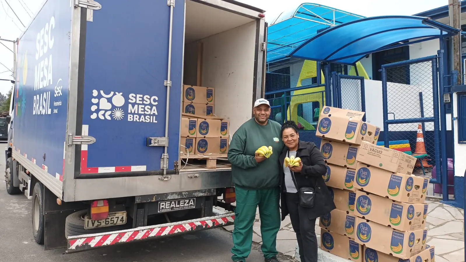 Imagem da notícia: Bananas doadas por cearense são entregues em Porto Alegre