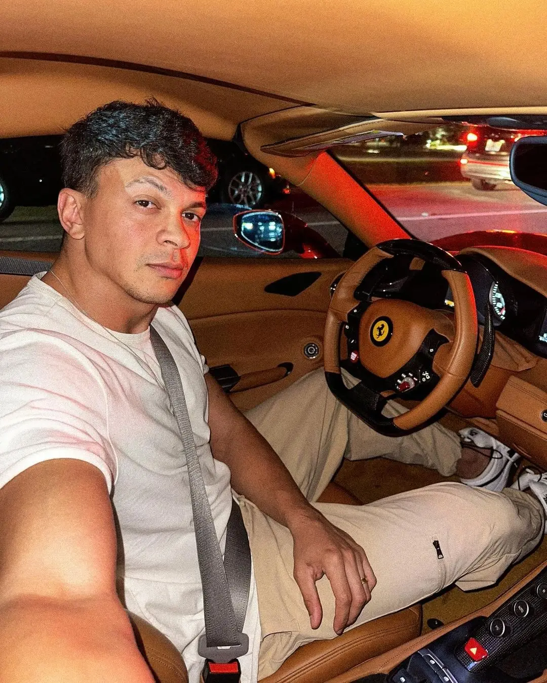 Imagem da notícia: Youtuber Julio Cocielo é absolvido pela Justiça das acusações de racismo