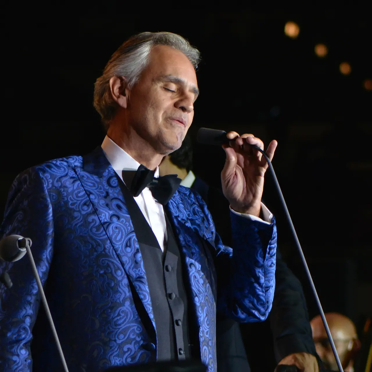 Imagem da notícia: Andrea Bocelli aceita convite do prefeito do Rio de Janeiro para show gratuito em Copacabana 