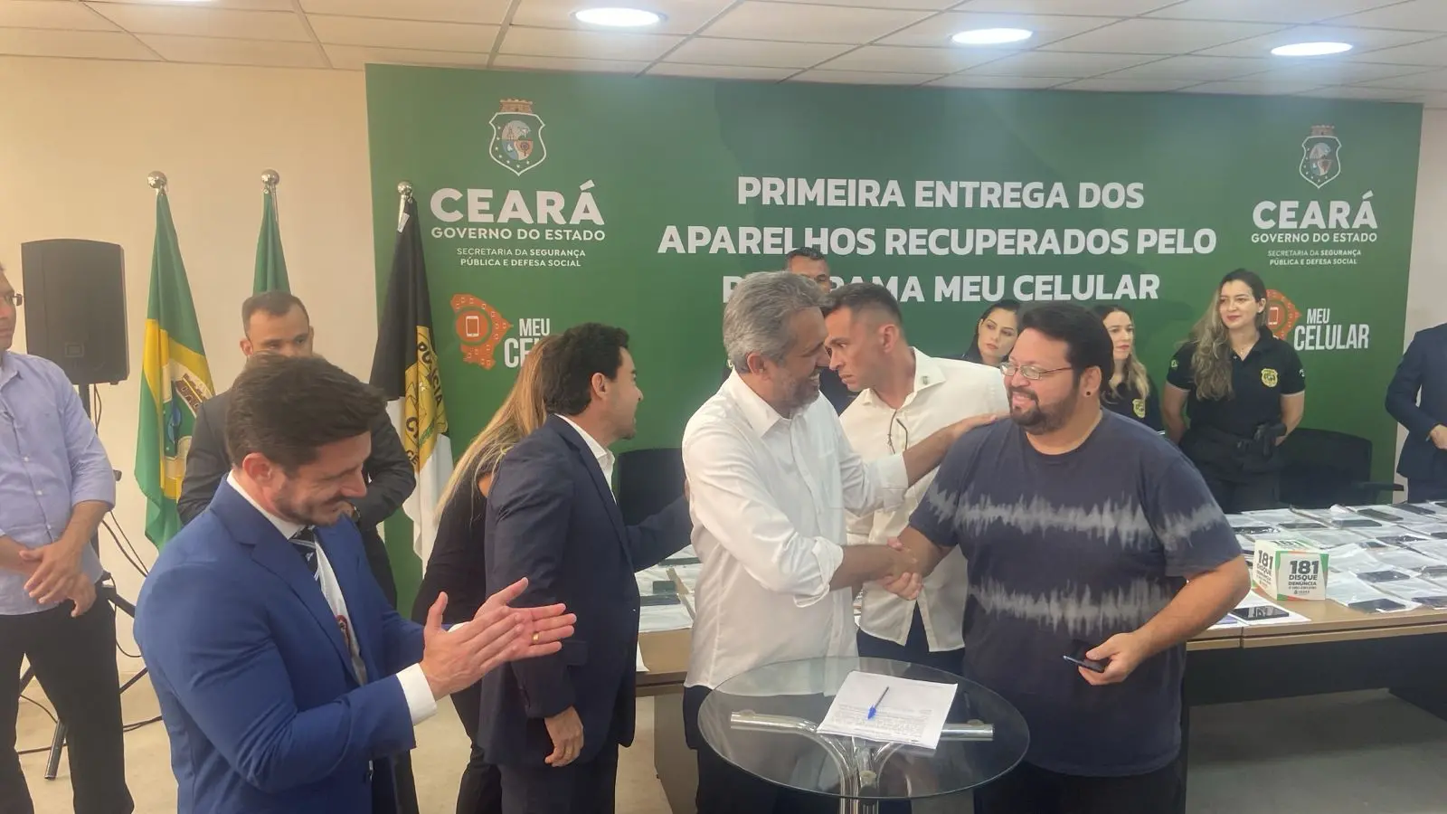 Imagem da notícia: Polícia devolve 300 celulares às vítimas de furtos e roubos no Ceará