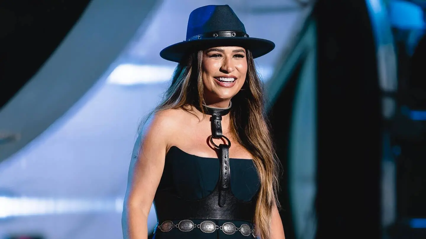 Imagem da notícia: Simone Mendes completa 40 anos nesta sexta (24); escute as músicas da sertaneja mais tocadas no país