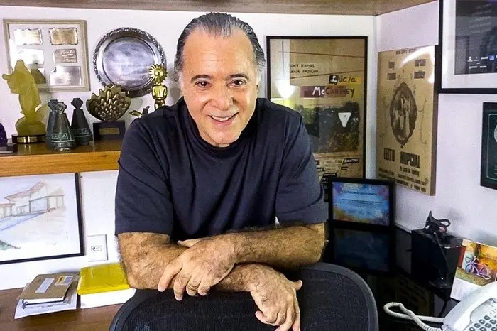 Imagem da notícia: Tony Ramos recebe alta de hospital após passar por duas cirurgias no cérebro