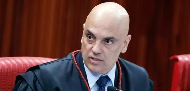 Imagem da notícia: Alexandre de Moraes rejeita recurso de Bolsonaro em decisão que tornou ex-presidente inelegível