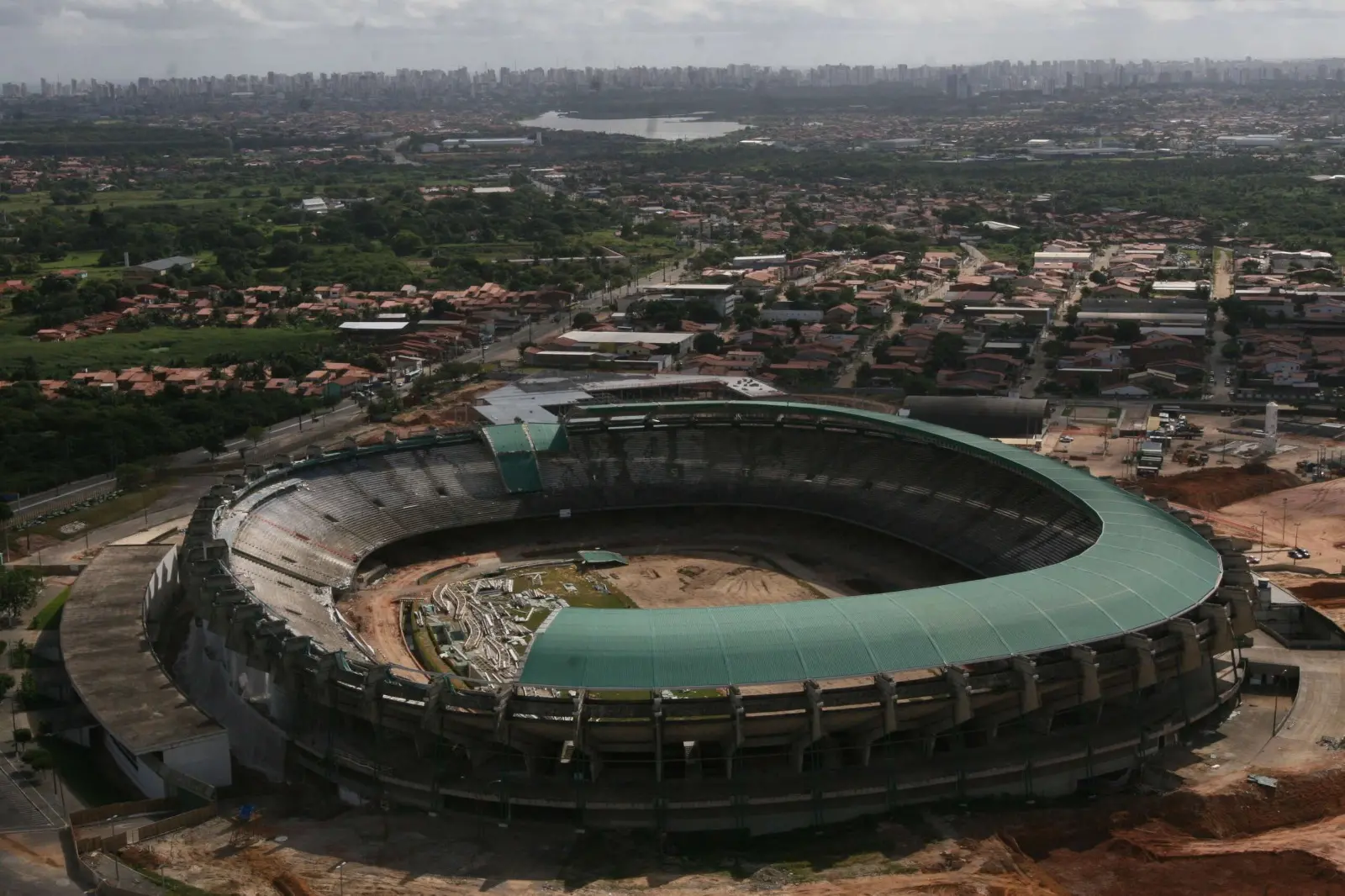 Arena Castelão na época da reforma da Copa, em 2011