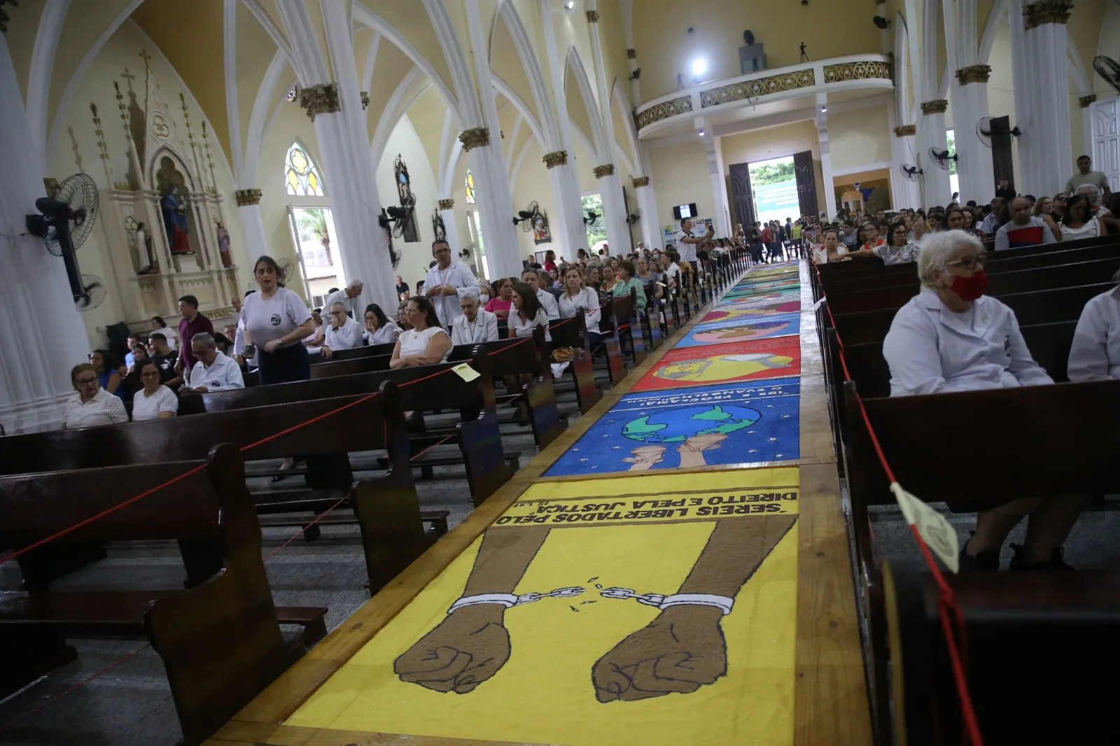 Detalhe do tapete de Corpus Christi 2024 da Paróquia Cristo Rei, na Aldeota