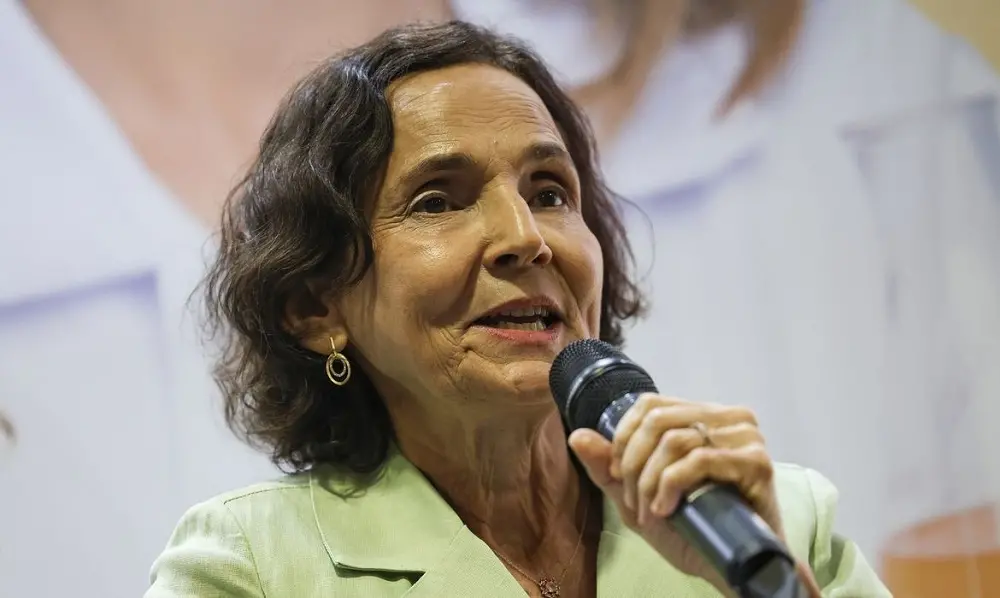Imagem da notícia: Em Sobral, Izolda dá indicações de que disputar a Prefeitura deve ser sua próxima missão