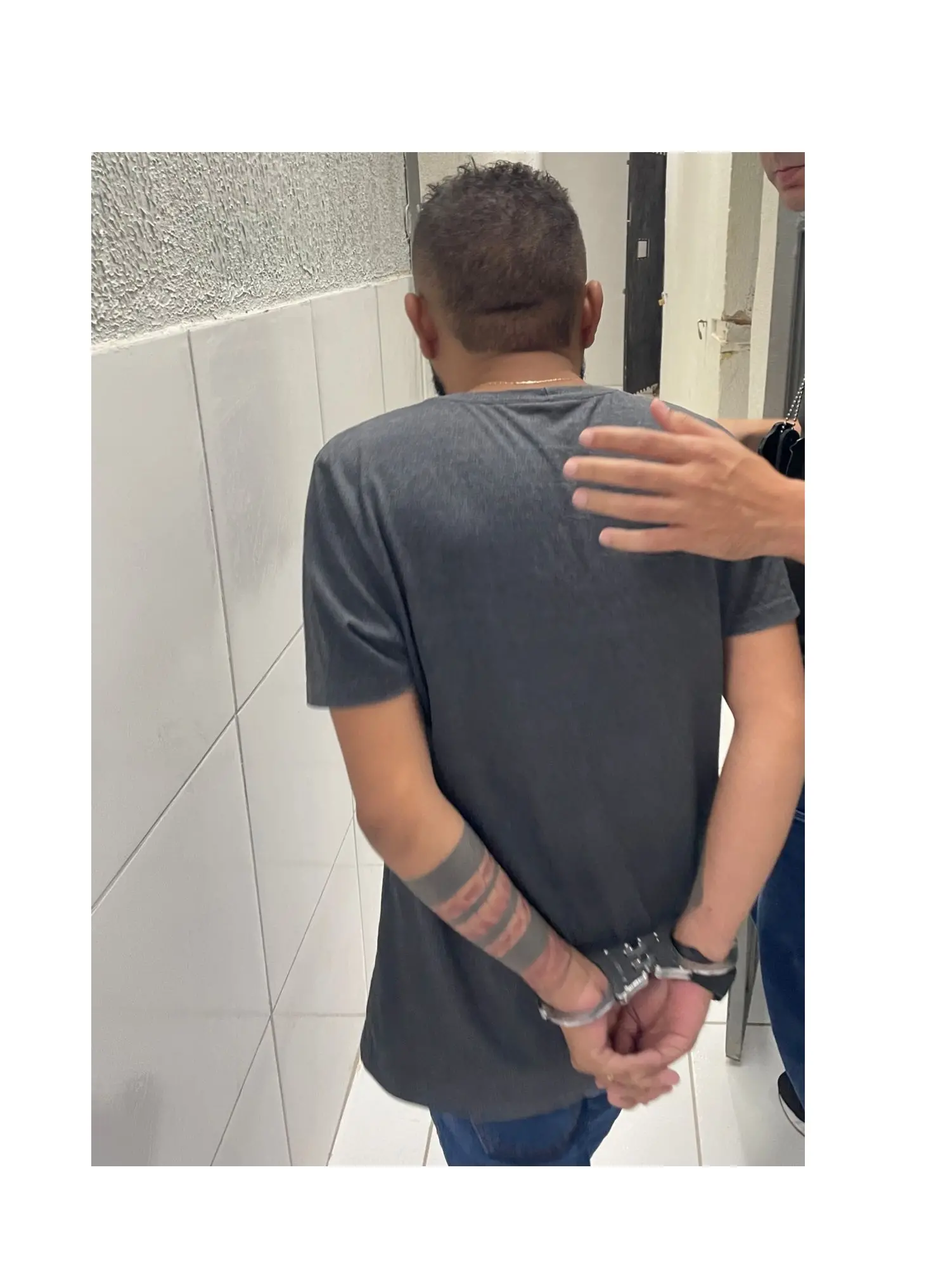 Imagem da notícia: Conselheiro da GDE é preso dentro de Fórum no Interior do Ceará