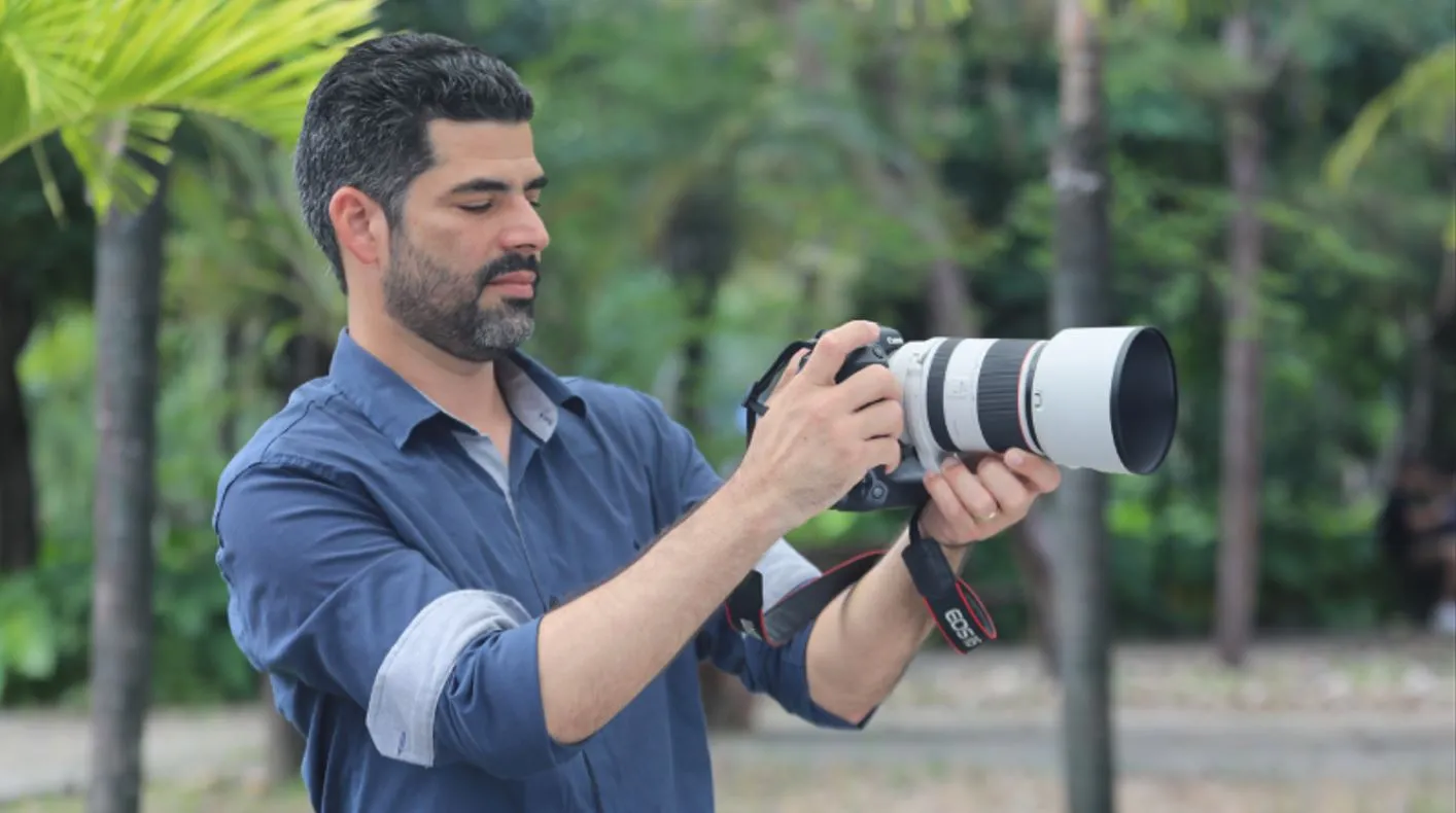 A mostra traz registros feitos pelo fotógrafo da universidade, Ares Soares, dos diversos pássaros que vivem na Unifor