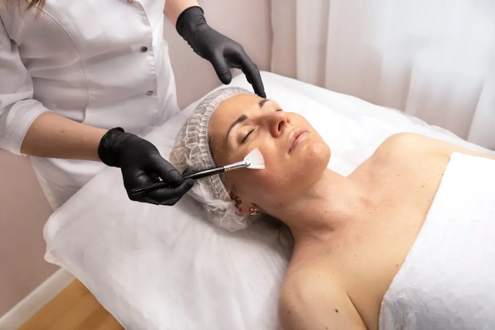 Imagem da notícia: Sociedade Brasileira de Dermatologia emite nota sobre peeling de fenol: 'Precauções rigorosas'