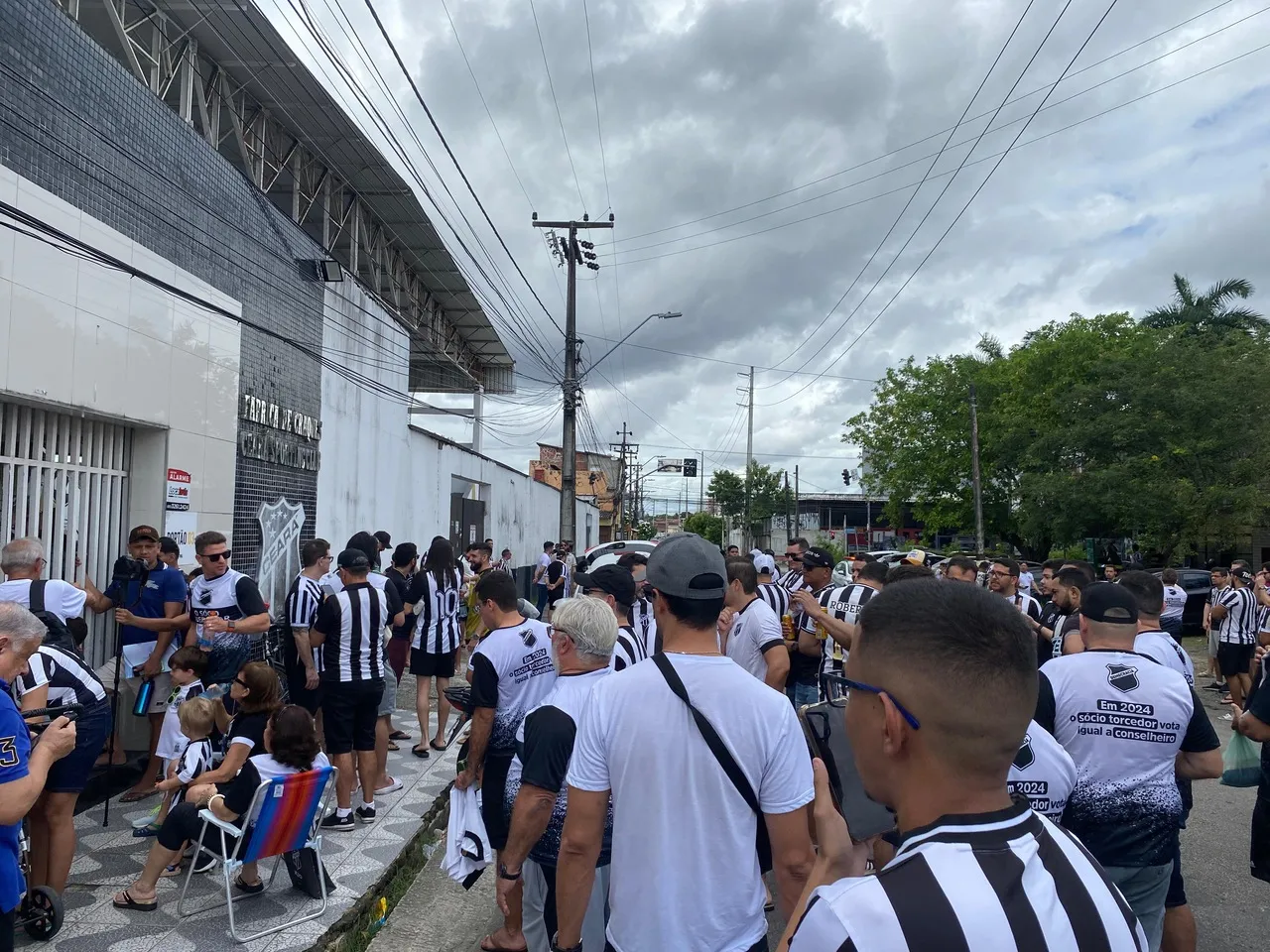 Torcedores do Ceará compareceram em peso à reunião que pode definir assembleia geral do clube e possível inclusão do sócio-torcedor com votante na escolha do presidente