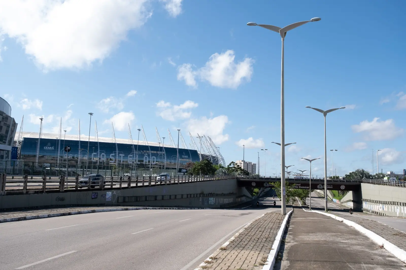 Túnel em frente à Arena Castelão. Obra ficou pronta na semana de estreia da Copa do Mundo