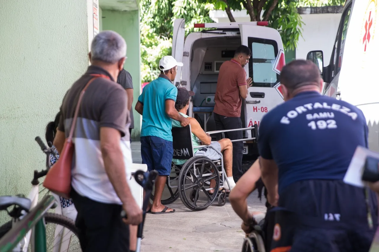 Falta de estrutura e insumos atravessa diversos hospitais municipais de Fortaleza, segundo usuários e trabalhadores