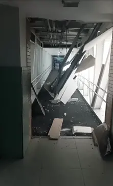 Imagem da notícia: Revestimento de teto da passarela do IJF desaba, em Fortaleza; não há feridos