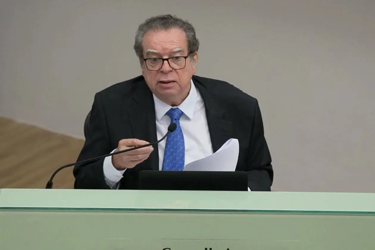 Imagem da notícia: Morre o conselheiro do TCE-CE, Alexandre Figueiredo, aos 66 anos, neste domingo (16)