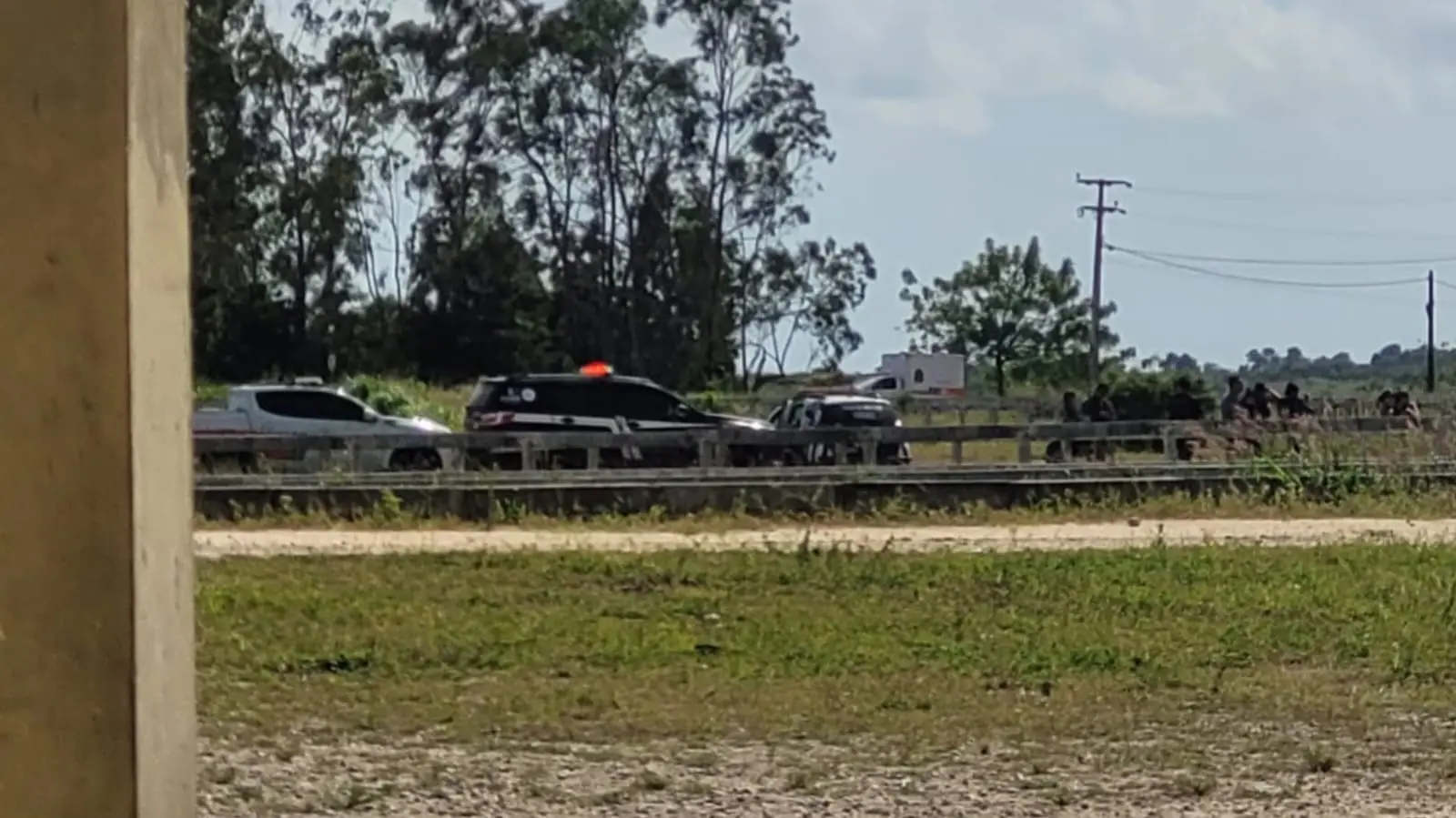 Imagem da notícia: Corpo é encontrado com marcas de tiro dentro do Jockey Club Cearense, em Aquiraz