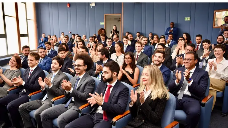 Imagem da notícia: Concurso diplomata: como estudar, salário e detalhes da carreira