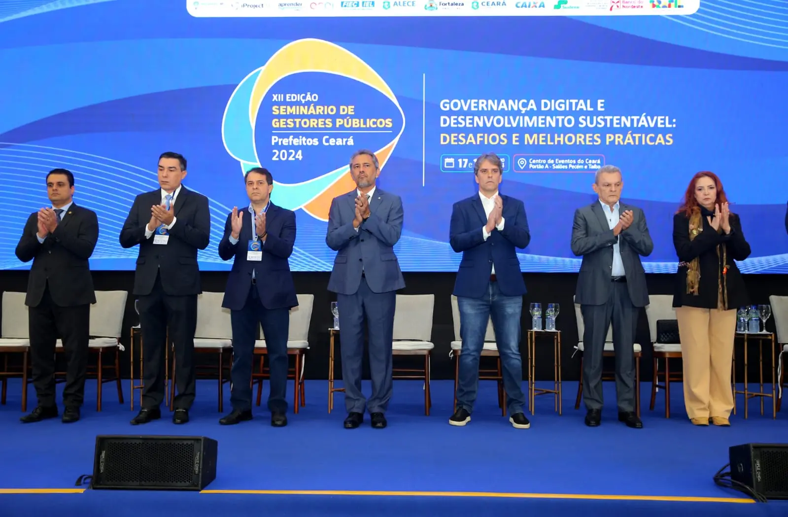 Imagem da notícia: Seminário Prefeitos 2024 realiza minuto de aplausos em homenagem ao conselheiro Alexandre Figueiredo