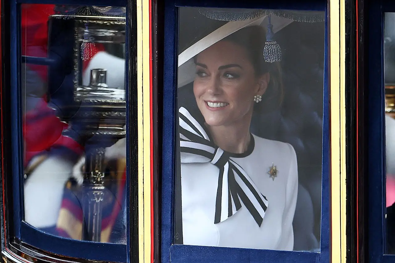Imagem da notícia: Harry lamenta não ter participado de evento que teve retorno de Kate Middleton, diz especialista