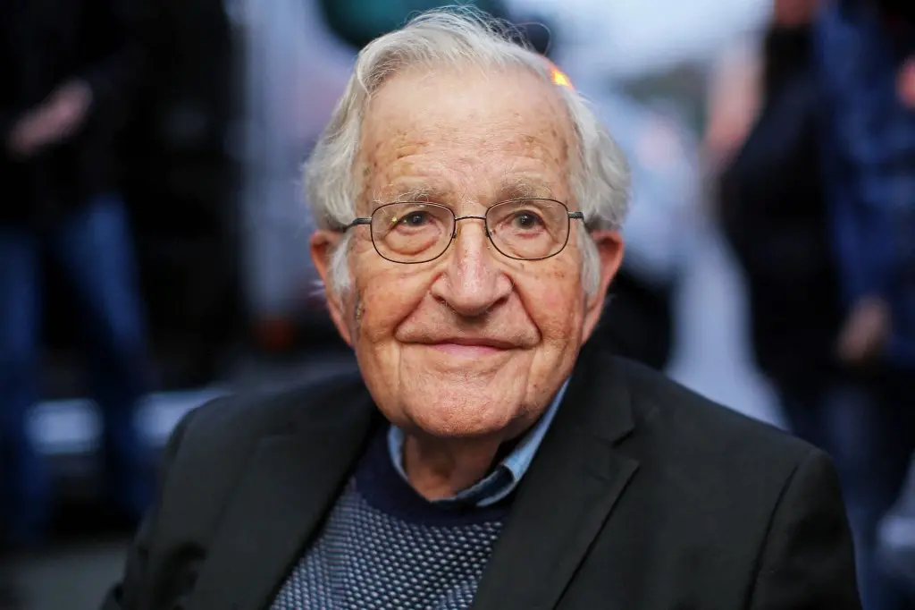 Imagem da notícia: Morte de Noam Chomsky é falsa; filósofo recebeu alta de hospital no Brasil