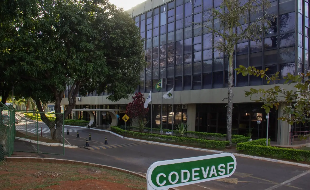 Imagem da notícia: Concurso Codevasf reabre inscrições para 61 vagas com salário de R$ 9 mil