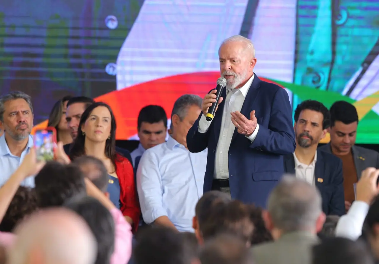 Imagem da notícia: Lula visita Fortaleza para entrega de moradias e anúncios para a Educação; acompanhe em tempo real