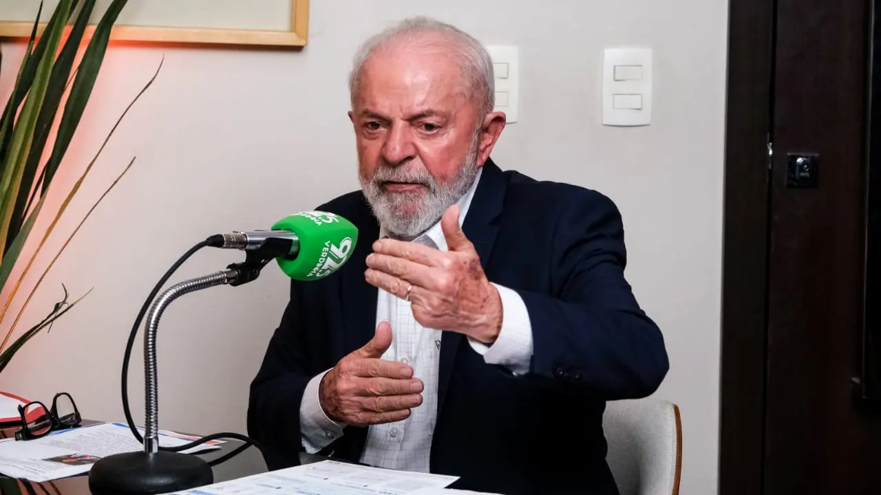 Imagem da notícia: Lula evita citar nomes para a sucessão em 2026, mas elogia ministros: 'Evitar briga interna'