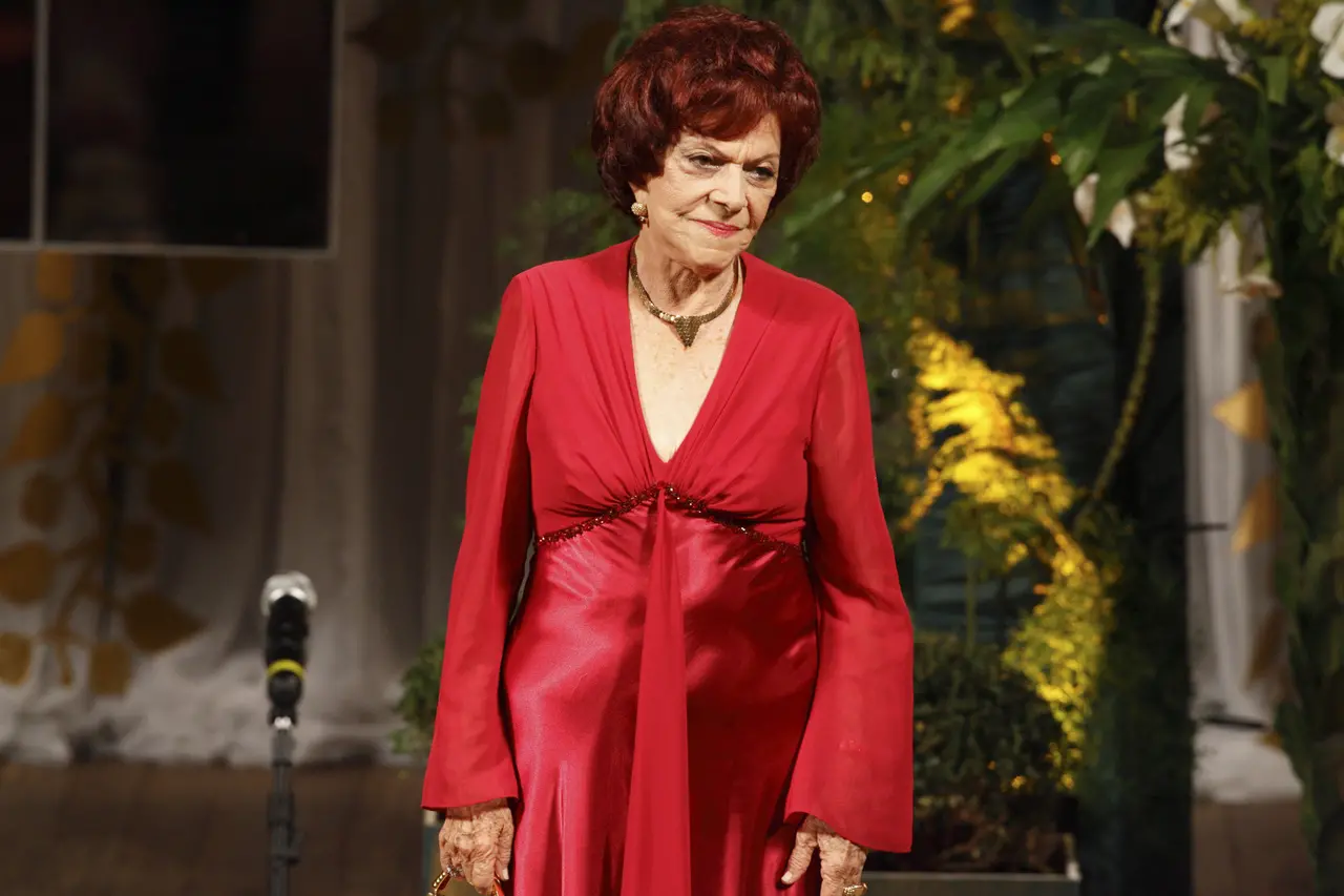 Imagem da notícia: Professora de balé Regina Passos morre aos 101 anos 