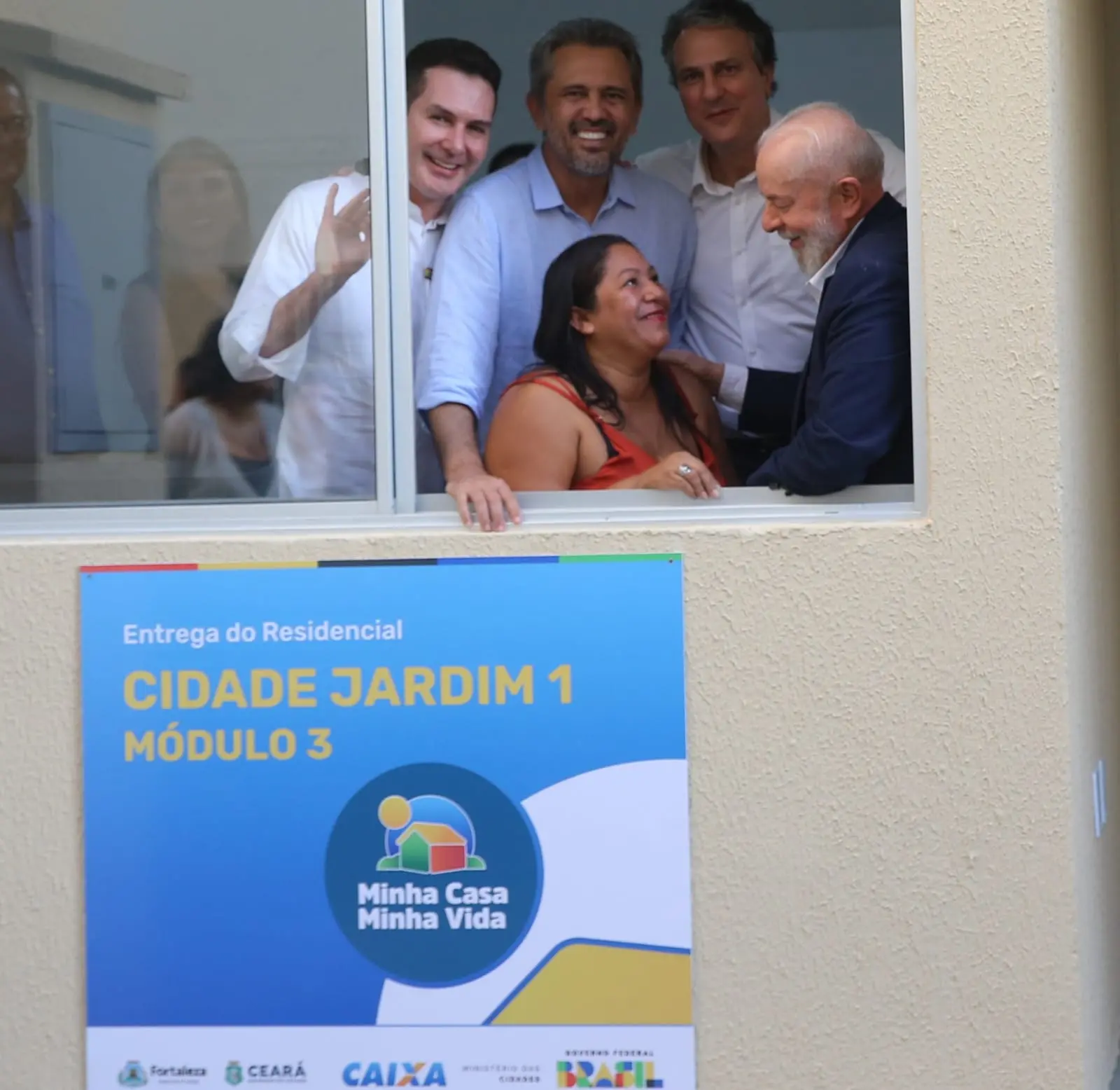 Imagem da notícia: Lula entrega 416 moradias em Fortaleza e diz que obra deveria ter sido concluída em 2018