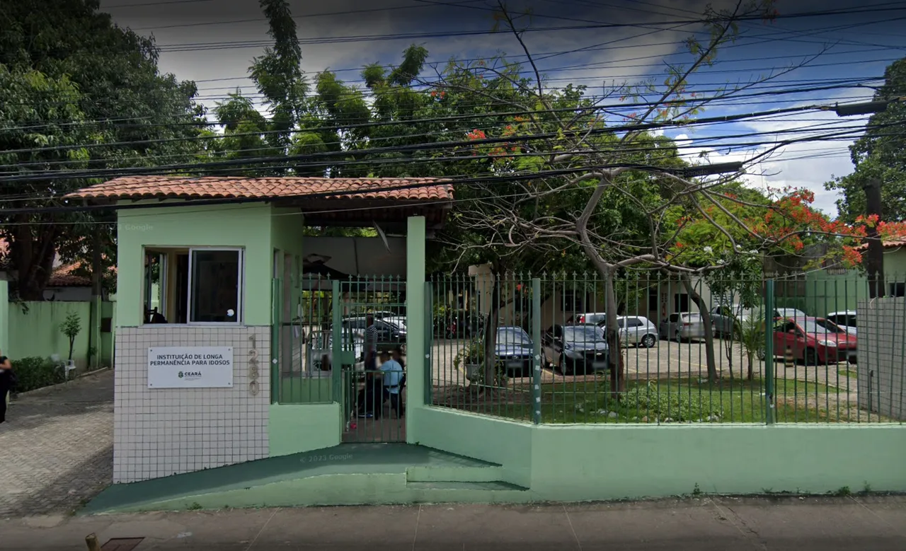 Fachada da ILPI Olavo Bilac, em Fortaleza, o único 