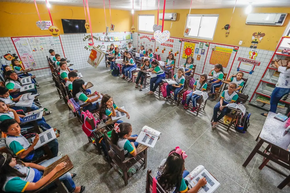 Imagem da notícia: ‘Escolas Nota 10’ premiadas pelo Governo do CE estão sem receber valor da recompensa desde a edição 2018