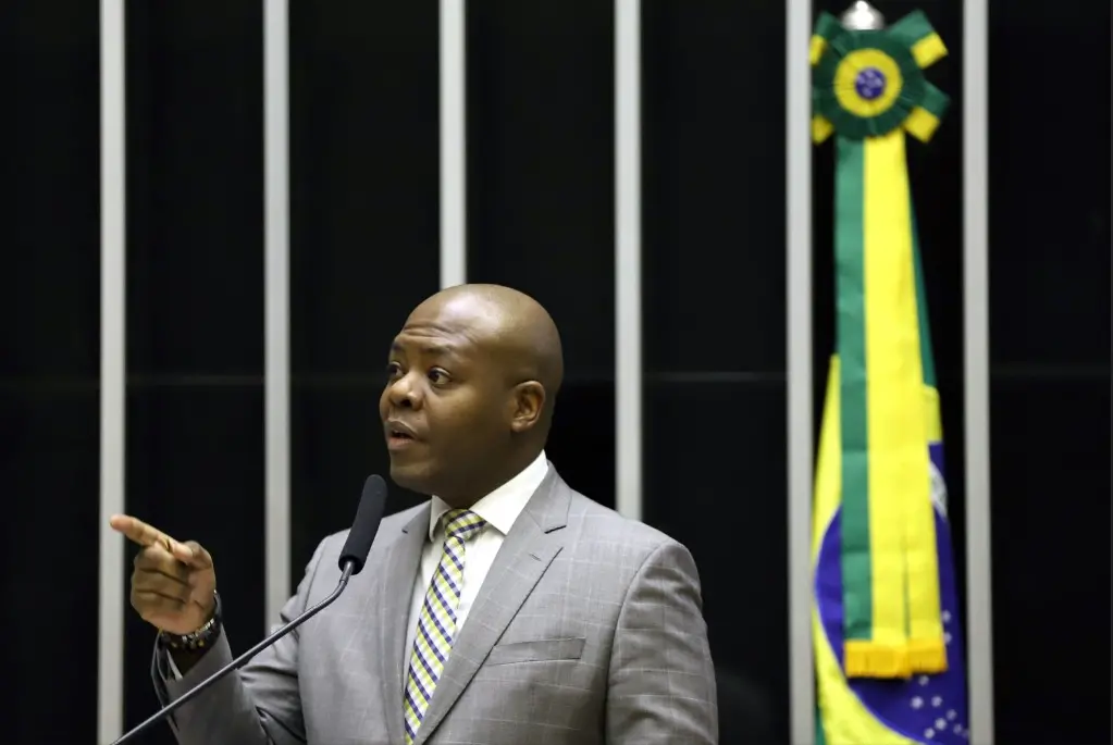 Imagem da notícia: Ministro Silvio Almeida vem ao Ceará para oficializar adesão de nova política pública
