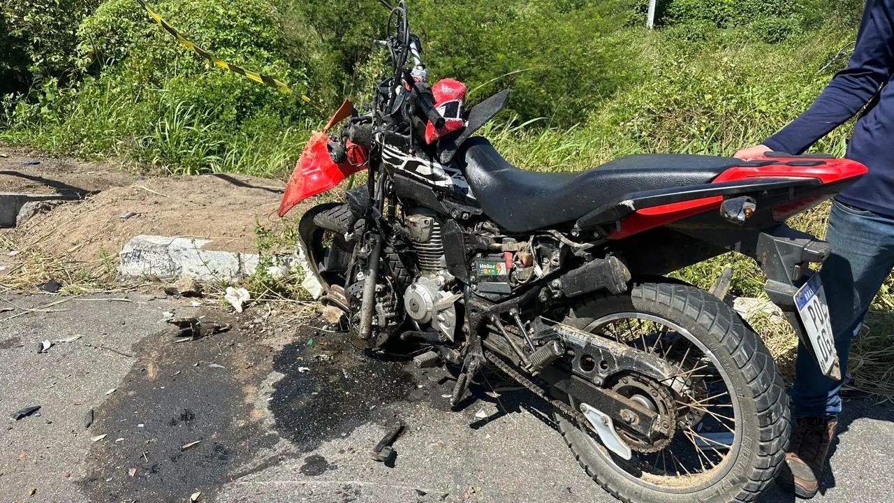 Imagem da notícia: Amigos morrem em acidente de trânsito a caminho do trabalho na BR-020, no Ceará 