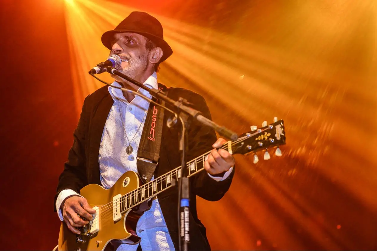 Imagem da notícia: Morre guitarrista cearense Cristiano Pinho 