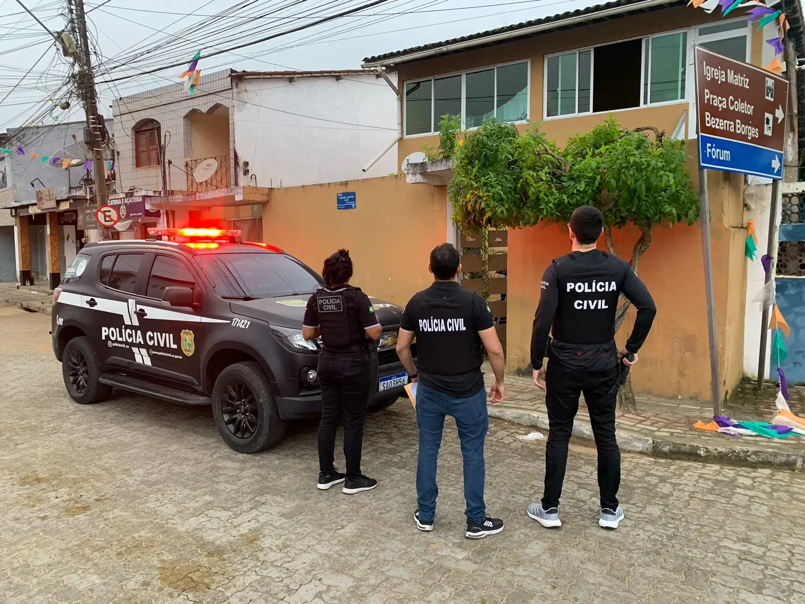 Imagem da notícia: Polícia Civil cumpre 22 mandados de prisão contra grupo criminoso com atuação no Interior do CE