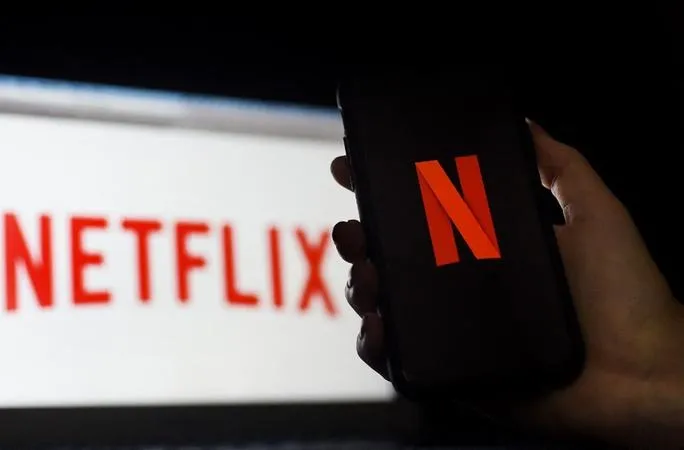 Streamings como a Netflix concorrem com o cinema. Pela praticidade, tem sido cada vez mais populares em detrimento das salas cinematográficas