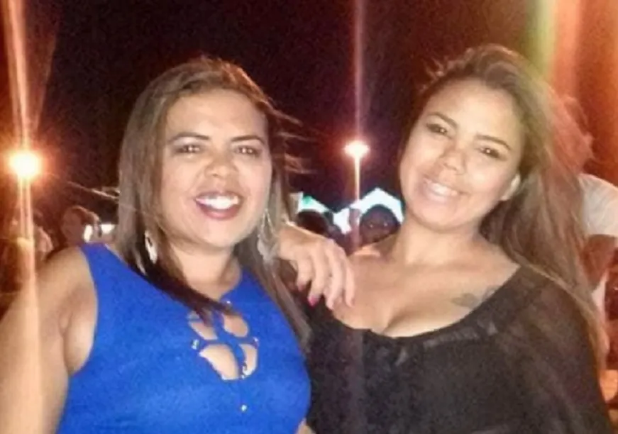 Ângela (de azul) deixou pistas para Jessica (de preto) começar a ajudar outras pessoas em sofrimento