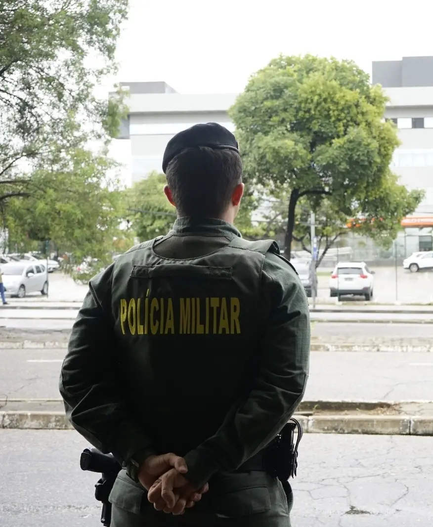 Imagem da notícia: Policial militar é condenado por criticar superior em rede social após ter sido multado em blitz