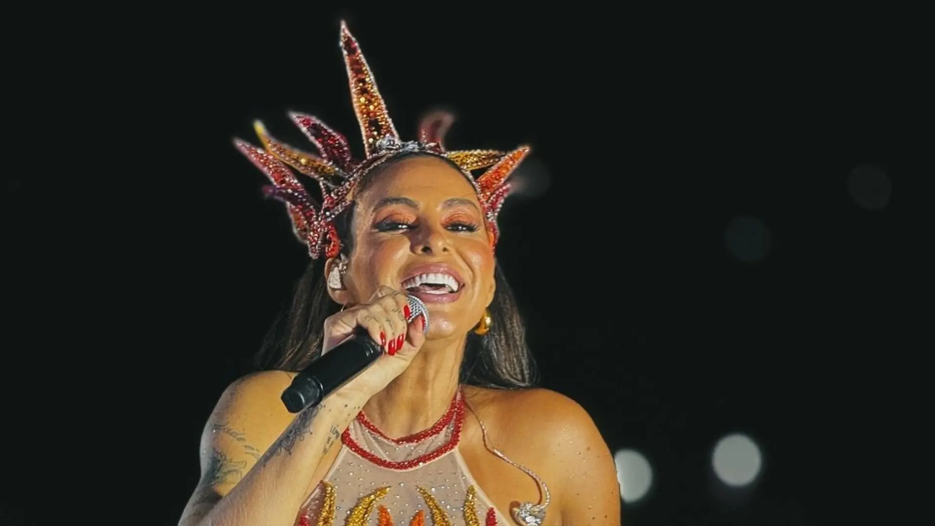 Imagem da notícia: Alinne Rosa comanda estreia do bloco 'O Vale' no Fortal 2024; assista à entrevista
