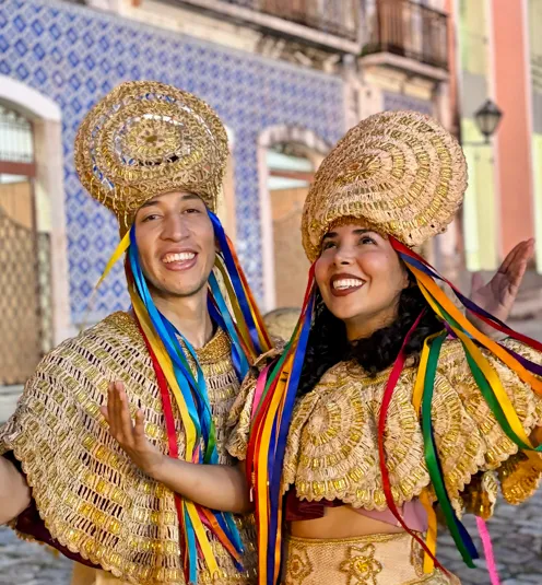 Nati e Francis buscam descobrir as culturas das cidades visitadas