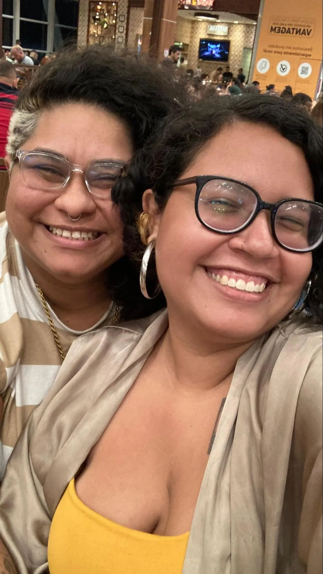 Brenna Carvalho, 30 anos, mulher cis, pansexual; Tainã Maciel, 26 anos, mulher cis, bissexual